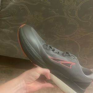 Men’s running shoes altra- great condition and amazing running shoes!